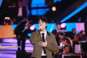 秦俊杰2020新年音乐会帅气图片_2
