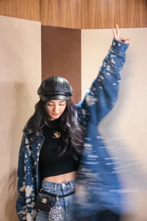 杨幂露脐装性感写真图片_2