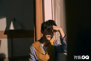 易烊千玺惬意慵懒写真图片_4