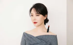 陈数锁骨放口红挑战图片