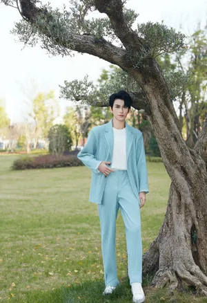 朱赞锦薄荷绿西服帅气图片_3