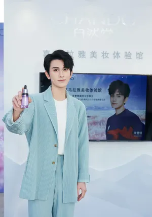 朱赞锦薄荷绿西服帅气图片_7