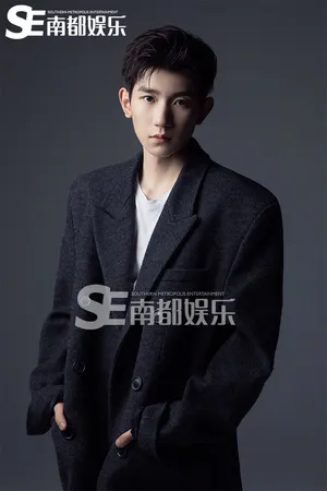王源简约西装大片写真图片_2