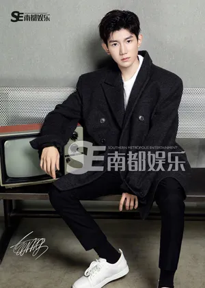 王源简约西装大片写真图片_3
