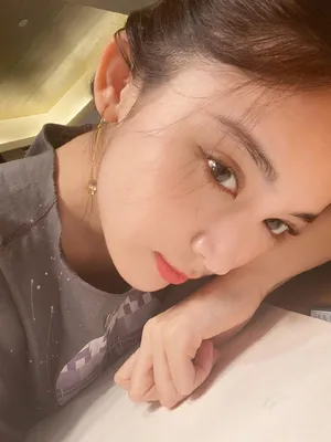 古力娜扎私服俏皮自拍照图片_1