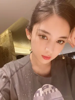 古力娜扎私服俏皮自拍照图片_2