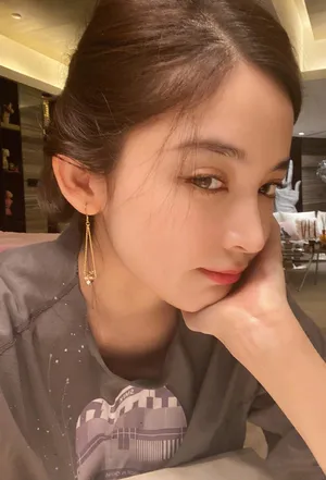 古力娜扎私服俏皮自拍照图片_4