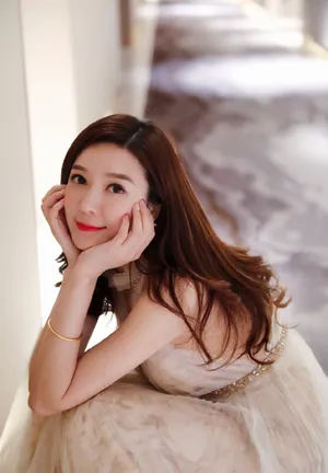 周韦彤仙气性感活动照图片