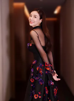 周韦彤搜狐盛典性感图片_3