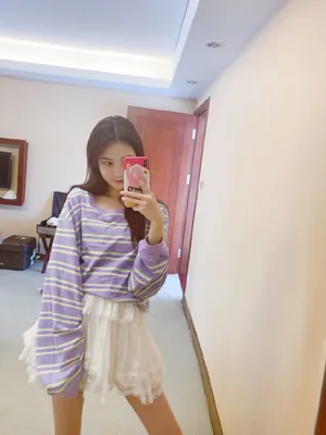 黄一琳甜美少女感自拍照图片