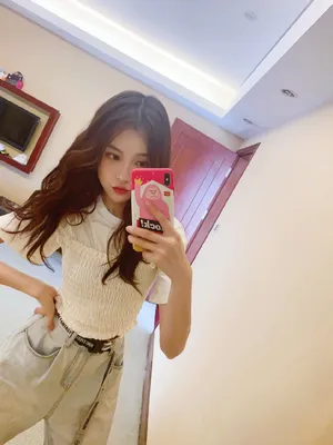 黄一琳甜美少女感自拍照图片