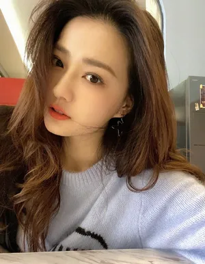 徐璐甜美气质自拍照图片_3