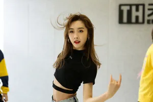 宣璐酷美练舞照图片