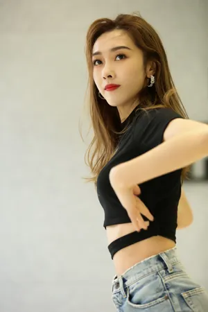 宣璐酷美练舞照图片_7