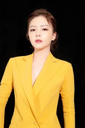 王玥兮西装干练酷美写真图片_1