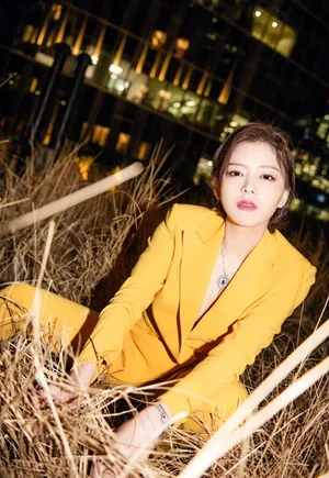 王玥兮西装干练酷美写真图片_3