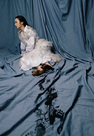 周也水滴妆时尚写真图片_3