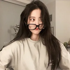 欧阳娜娜俏丽自拍照图片