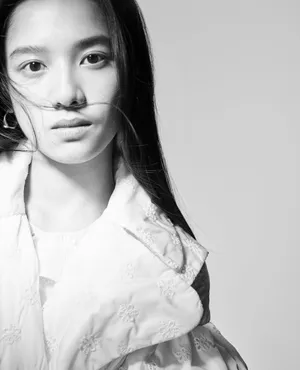 张婧仪高冷气质黑白写真