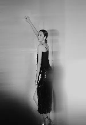 张婧仪高开叉长裙性感图片_3