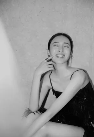 张婧仪高开叉长裙性感图片_4