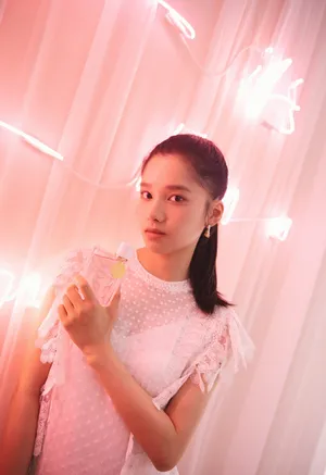 张婧仪Burberry少女系甜美图片_1