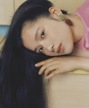 张婧仪胶片风时尚性感写真_7