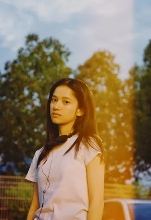张婧仪迷人光影朦胧清新写真_3