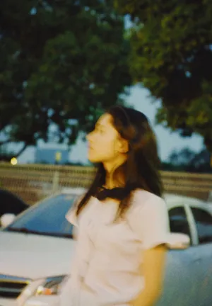 张婧仪迷人光影朦胧清新写真_5