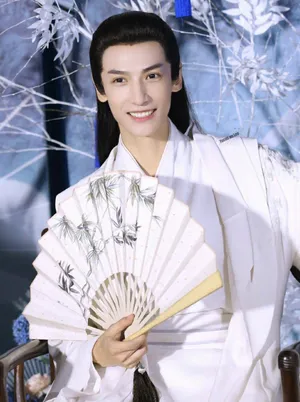 罗云熙《月上重火》白衣古装造型图片_2