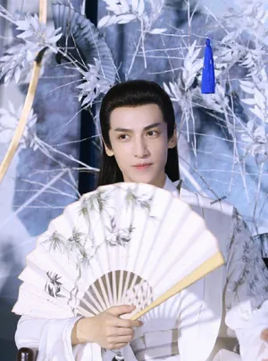 罗云熙《月上重火》白衣古装造型图片_4