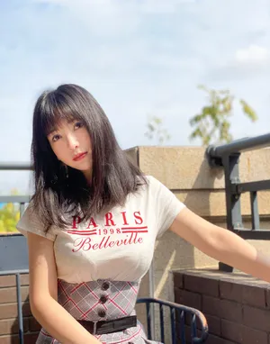 柳岩格纹套装优雅妩媚写真_2