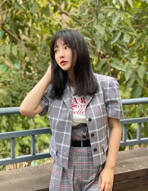 柳岩格纹套装优雅妩媚写真_9
