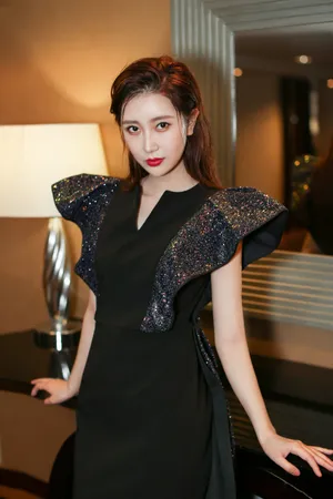 楚月湿发优雅性感写真图片_4
