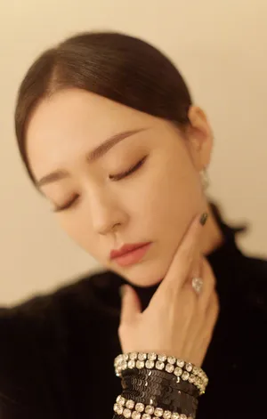 张靓颖暗黑系魅力写真图片_2