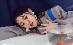 黎一萱湿发性感写真图片