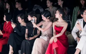郭晓婷抹胸裙性感优雅图片_3