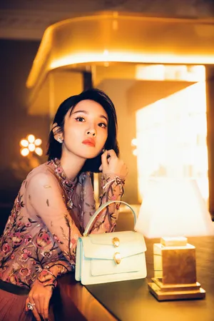 唐艺昕花瓣裙优雅写真图片_7