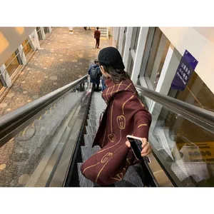 宋祖儿私服俏皮街拍图片