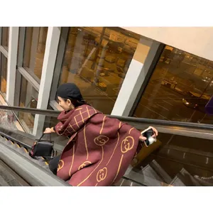 宋祖儿私服俏皮街拍图片_2