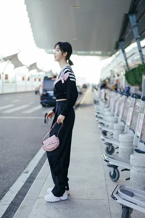 演员张俪全新街拍写真图片_2