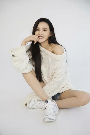 周开开性感深秋时尚写真图片_3