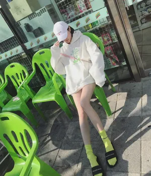 崔心心随性街拍写真图片_2