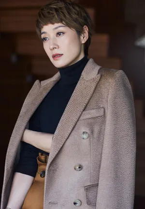 马伊琍驼色王妃大衣性感图片_2