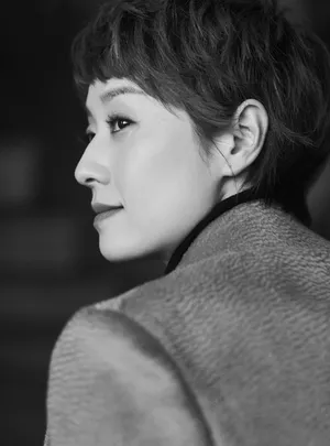 马伊琍驼色王妃大衣性感图片_4