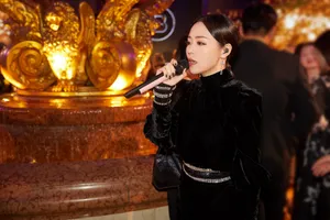 张靓颖魅力性感时尚活动照图片_4