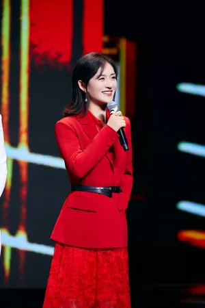 谢娜红裙西装外套性感图片_1