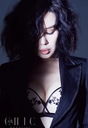 余男小资风尚性感杂志写真图片_7