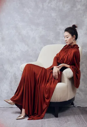 王丽坤丸子头魅力性感图片