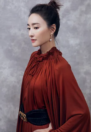 王丽坤丸子头魅力性感图片_3
